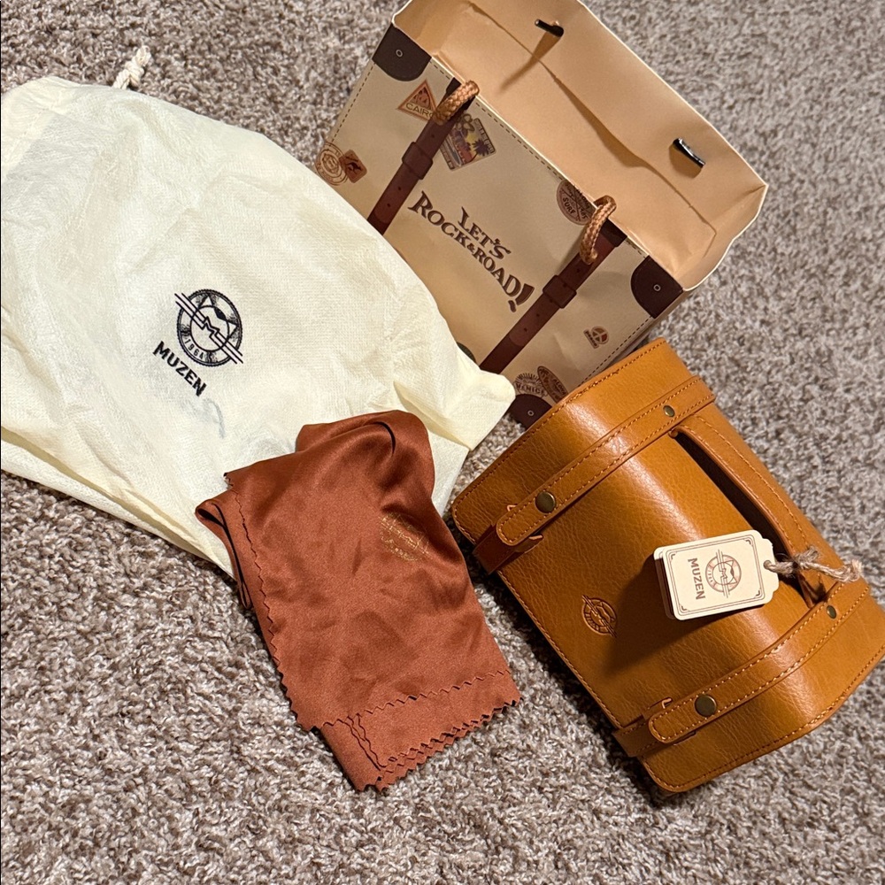 Muzen retro-look leather-like case (radio NOT  included)